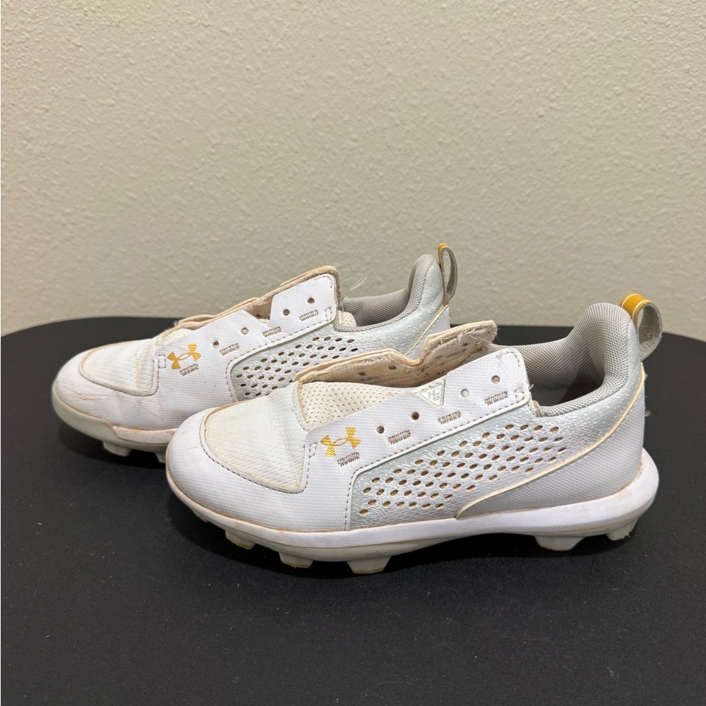 Under Armour White and Gold Sports Cleats